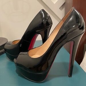 *SOLD* Christian Louboutin Lady Peep platform patent leather heels EU37